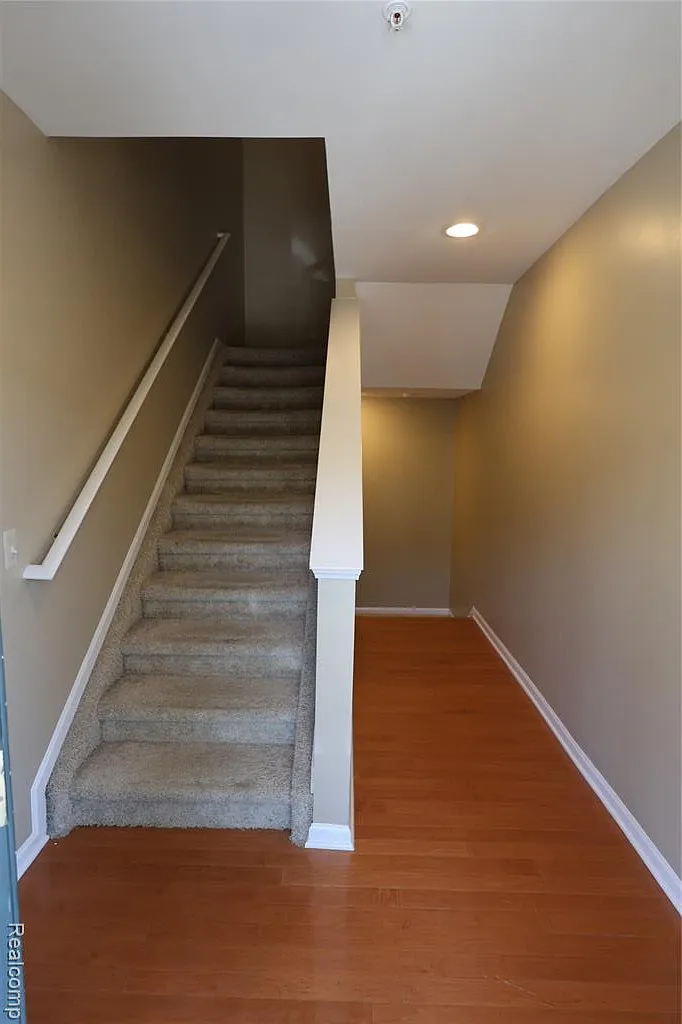 2 bed, 2.5 bath, 1764 sqft, $2,400 — Photo 4