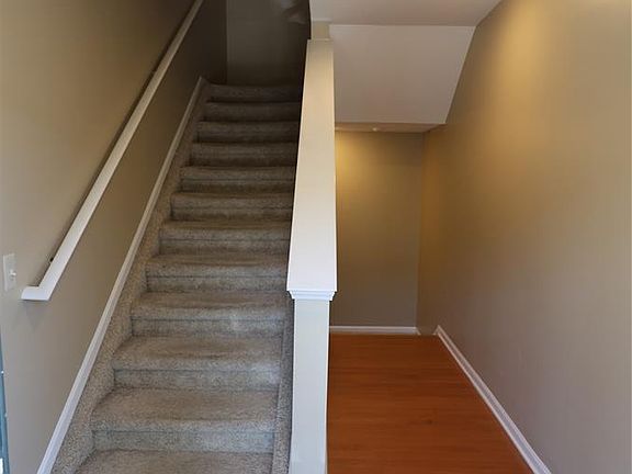 4th image of 39460 Springwater Dr