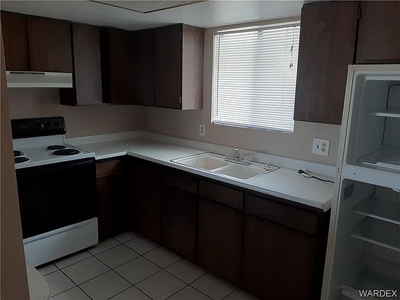 4th image of 2312 Palisades Dr APT 4