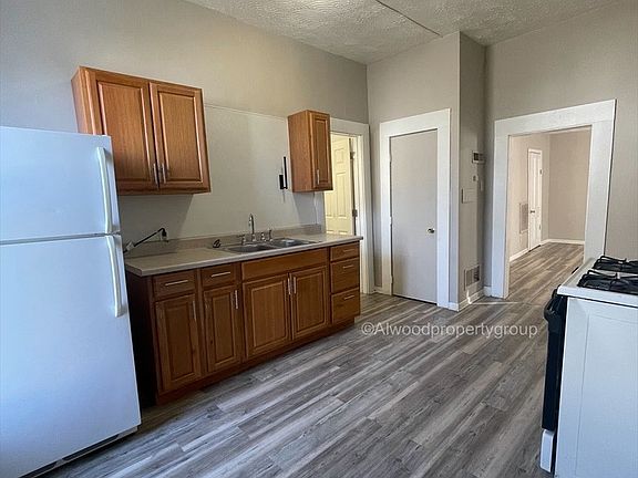 4th image of 331 W Locust St #1