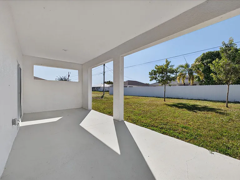 204 NW 1st St — Photo 13