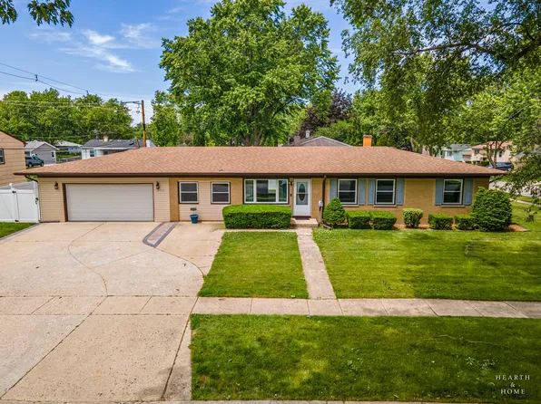 6910 Juniper St, Hanover Park, IL 60133