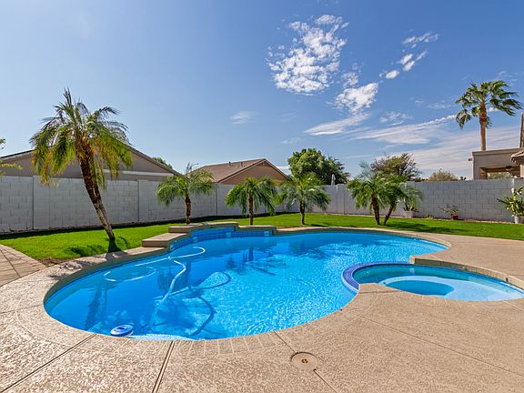 2nd image of 8051 W Clara Ln
