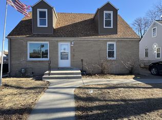2118 S 90th St, West Allis, WI 53227