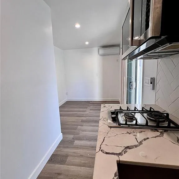 6445 1/2 Tujunga Ave — Photo 11