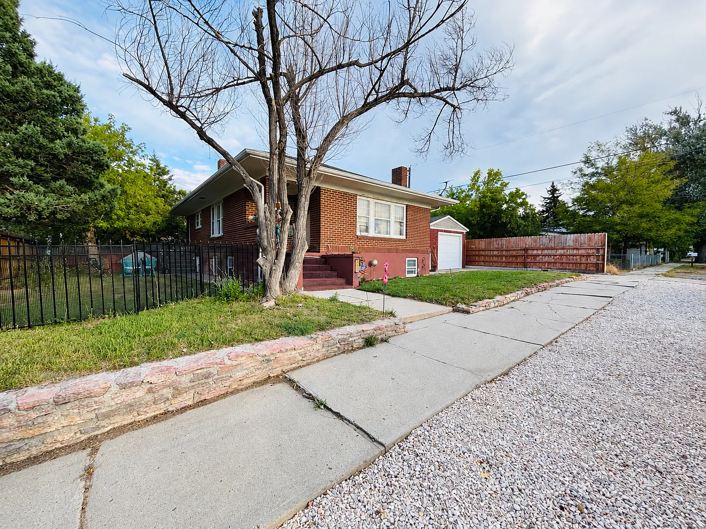 3 bed, 1904 sqft, $1,975 — Photo 2