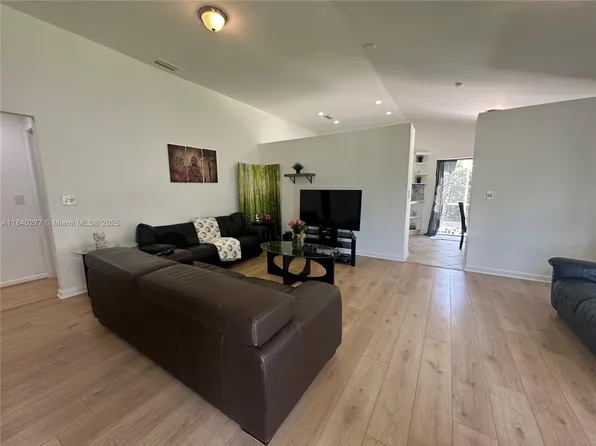 18331 NW 8th St, Pembroke Pines, FL 33029