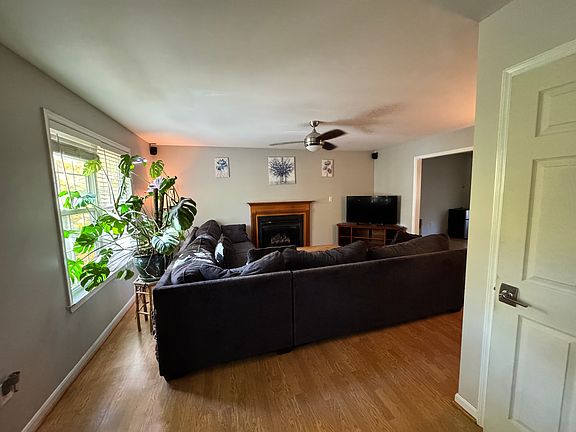 2nd image of 104 Hamlin Dr