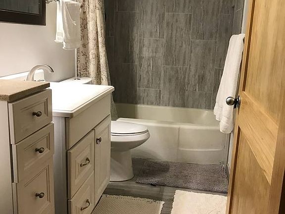 5th image of 638 Russell Dr SW