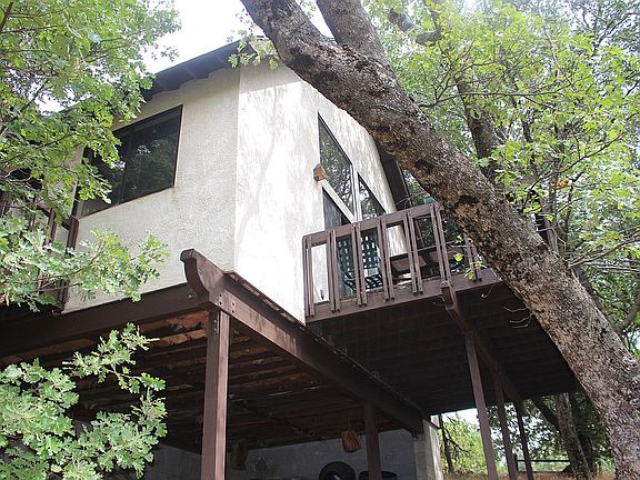 3rd image of 876 Woodlawn Dr