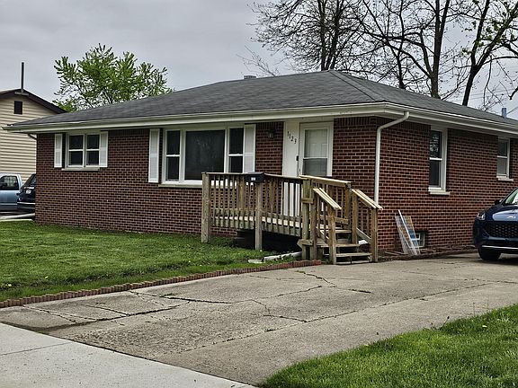 2nd image of 1123 N Wood St