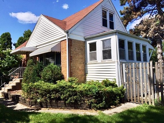 2nd image of 540 E Oakton St