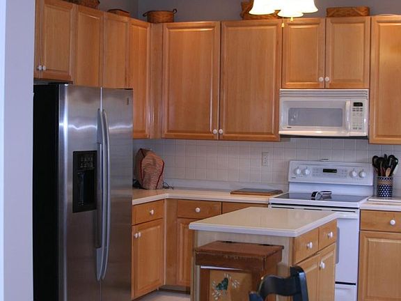 5th image of 708 Robin Hood Dr