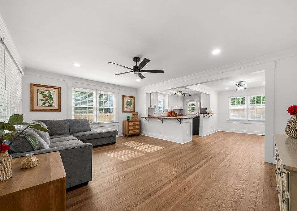 1st image of 10 Clover St