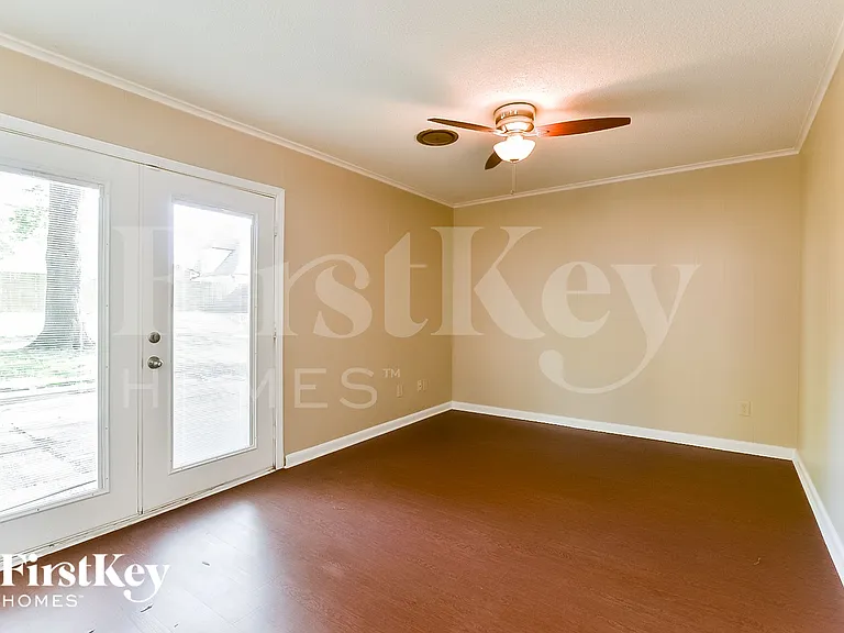 416 Cardinal Dr — Photo 6