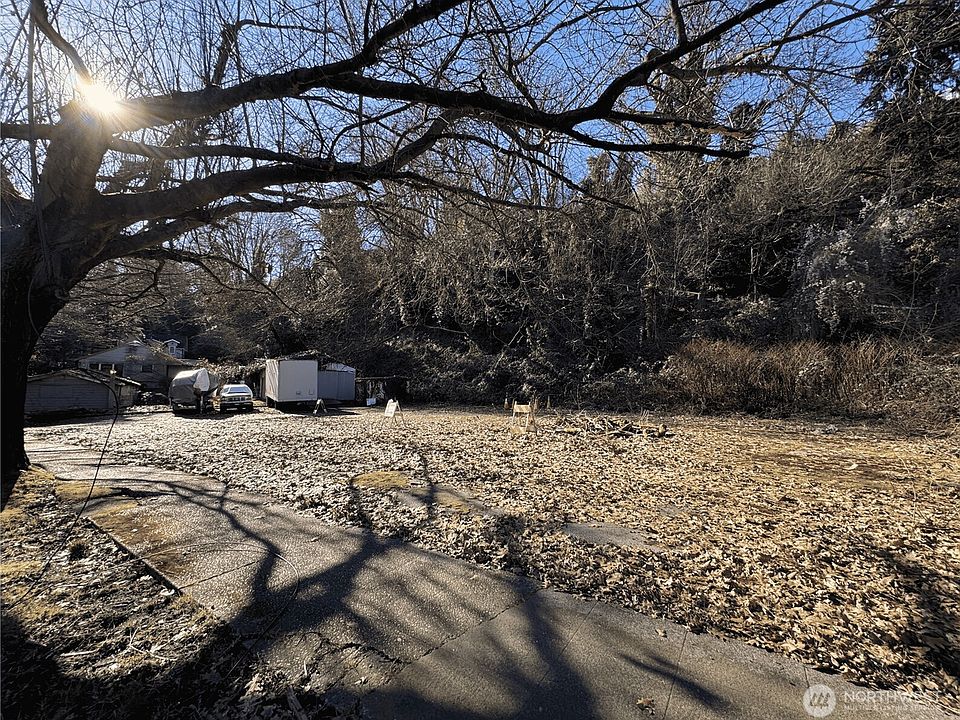 1st image of 2121 Aurora Avenue N