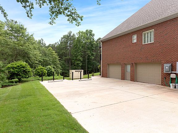 3rd image of 230 Stillmeadow Cir