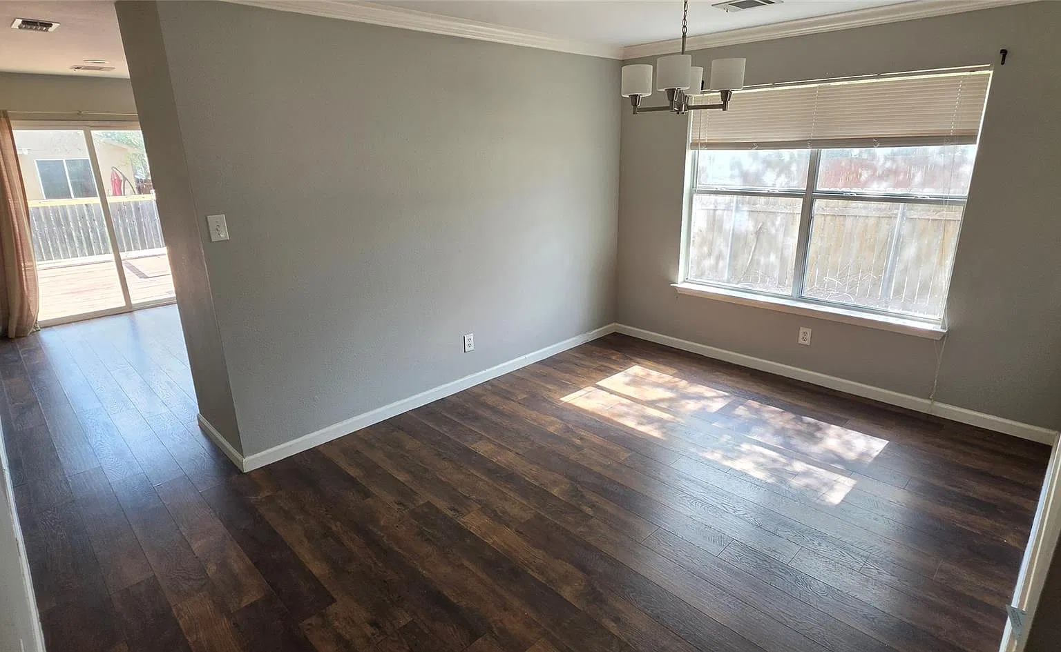 3 bed, 2.0 bath, 1490 sqft, $2,000 — Photo 3