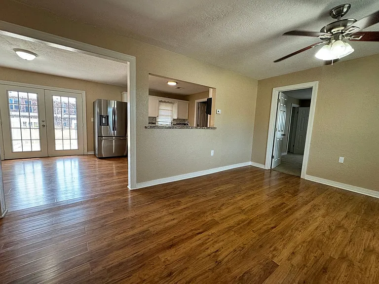 3432 NW Lincoln Ave — Photo 2