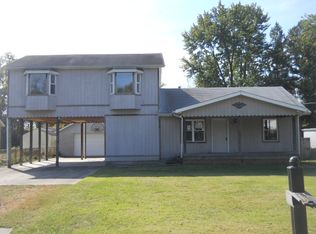 4120 Lake Dreamland Dr, Louisville, KY 40216