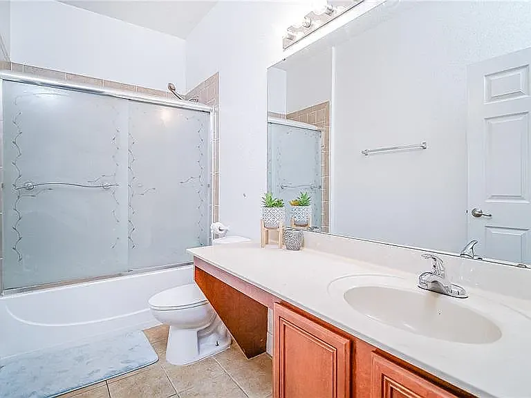 523 Cascading Creek Ln — Photo 22