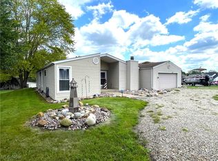 1096 Apple Valley Dr, Howard, OH 43028