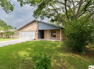 819 S Pecan Ave, Luling, TX 78648