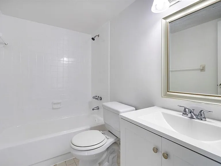2930 Forest Hills Blvd — Photo 10