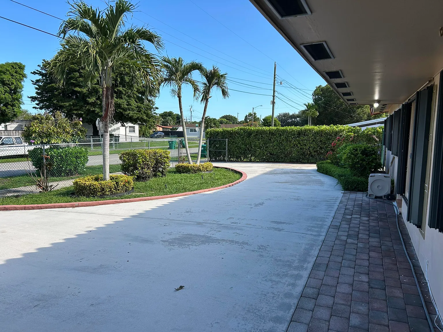 3 bed, 2.0 bath, 2292 sqft, $3,600 — Photo 3