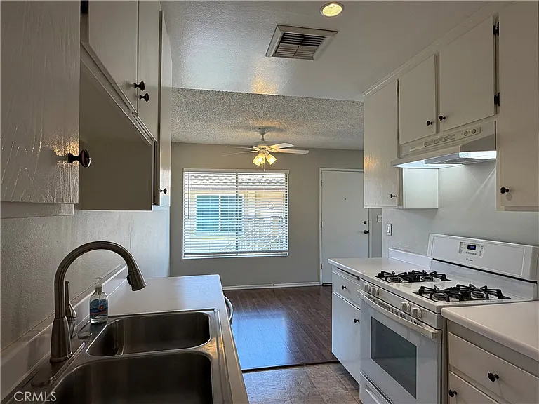 1145 N Barston Ave — Photo 12