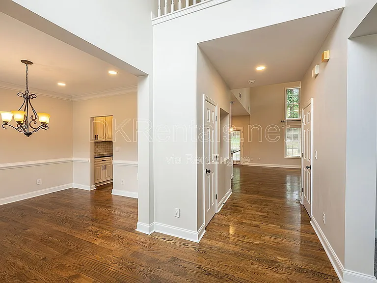 1540 Hampton Hollow Dr — Photo 4