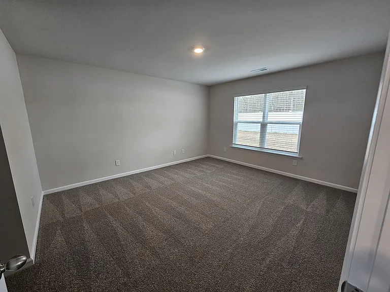 136 Ashworth Dr — Photo 11