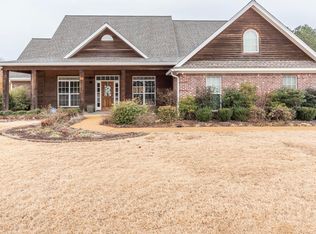986 White Oak Ln, Starkville, MS 39759