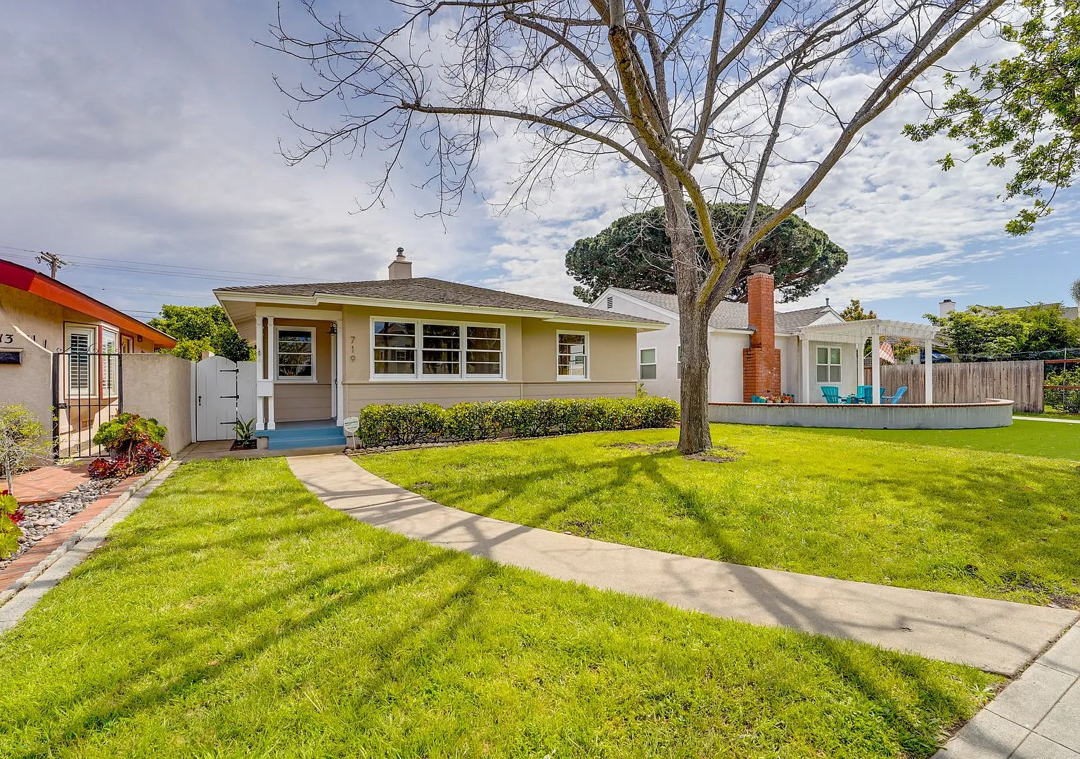 Cute-as-a-Button Coronado "Palmer" Home in a Fabulous School-Side Location Coronado Village — Photo 1