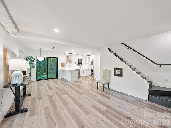 5th image of 81 Summer Trees Ln