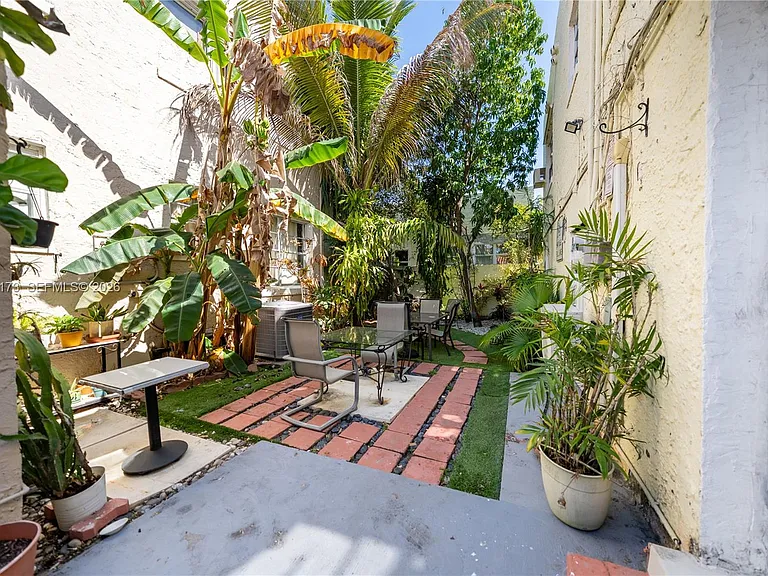 1678 SW 11th St #1 — Photo 15