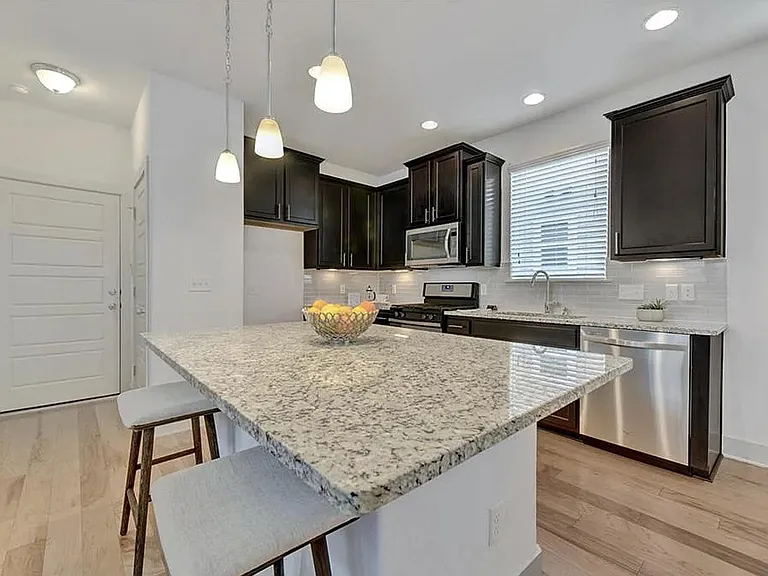 1404 Casa Dr — Photo 7
