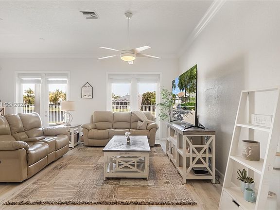 3rd image of 9463 Savannah Estates Dr