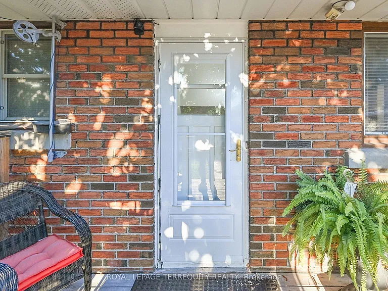 246 Elizabeth St — Photo 18