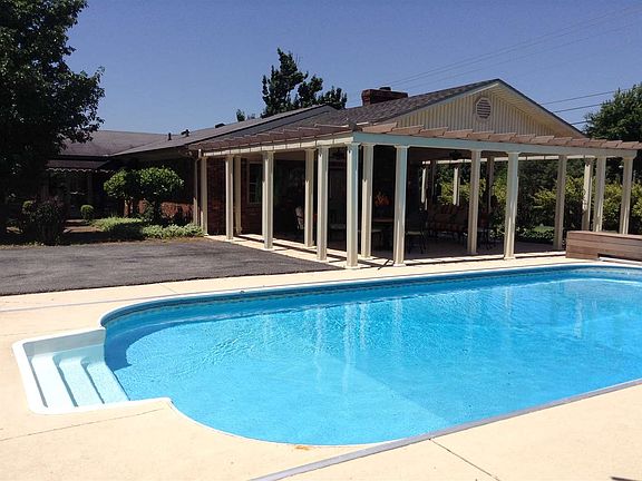 3rd image of 906 W Everly Bros Blvd