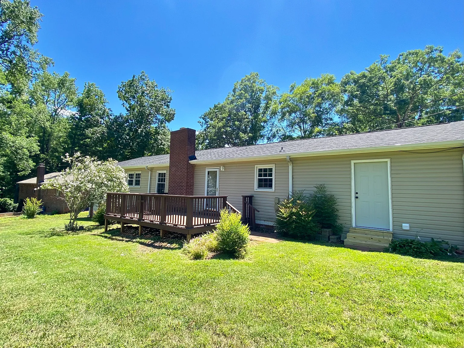 4 bed, 2224 sqft, $2,395 — Photo 3