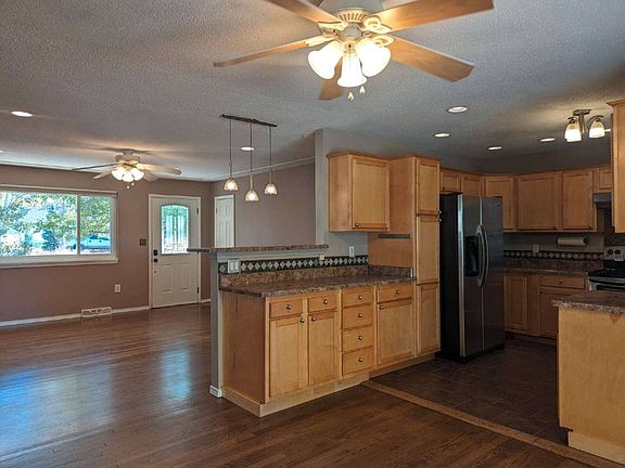 4th image of 305 Cottonwood Ct