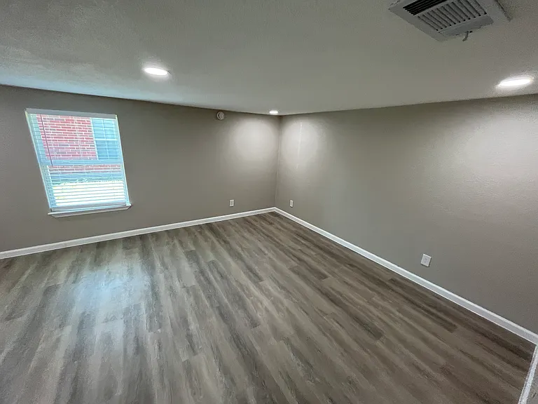 1215 H Pl — Photo 9