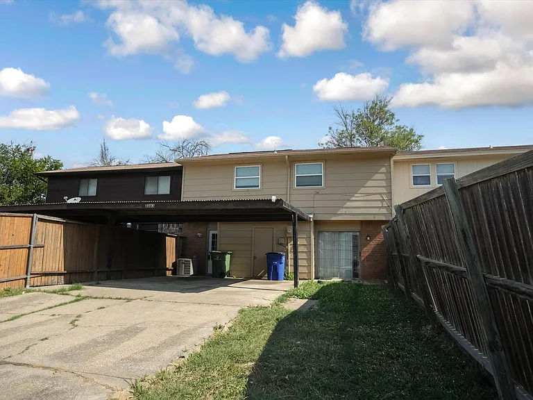 2203 Sheraton Dr — Photo 32