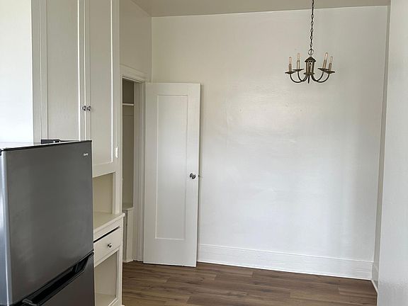 3rd image of 1950 Argyle Ave APT 11