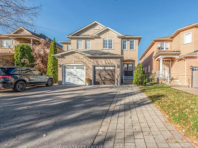 130 Royal Appian Cres — Photo 1