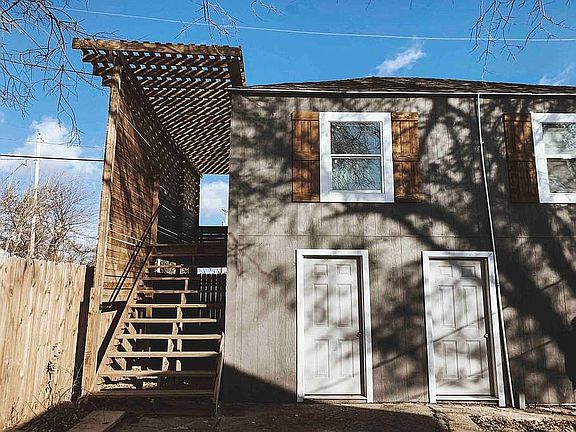 Garage Apartment Front Ext