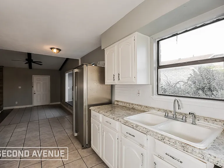 7525 Ashcrest Ln — Photo 8
