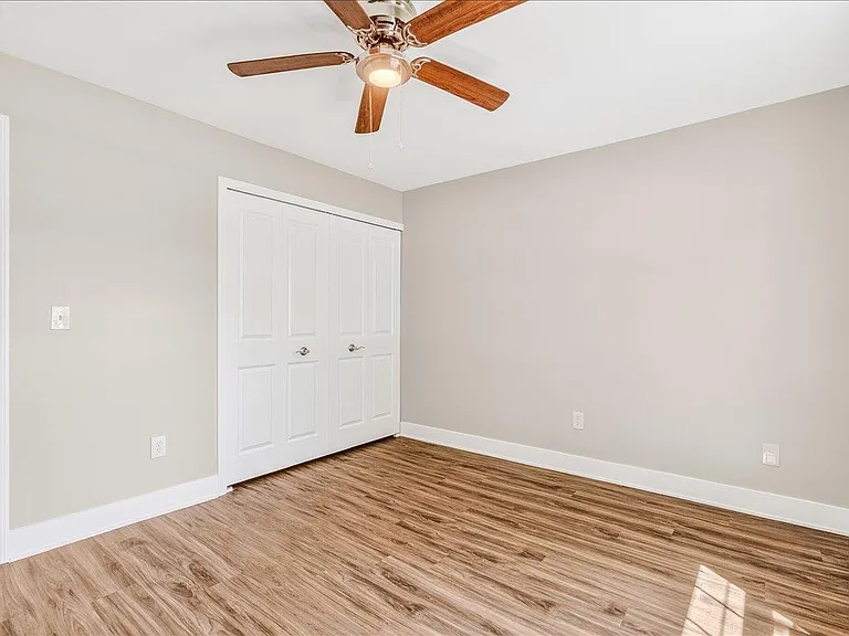 306 Roe St — Photo 25