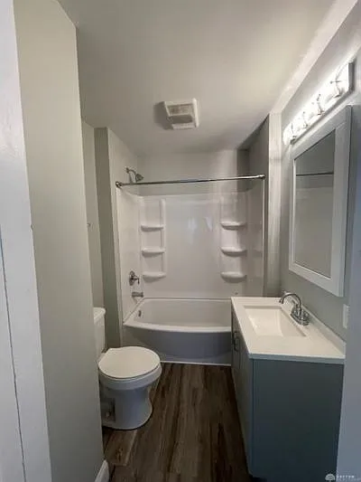 270 E Market St #6 — Photo 7